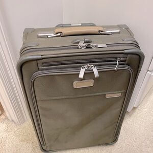 Briggs and Riley Essential 2-Wheel Expandable Carry-On